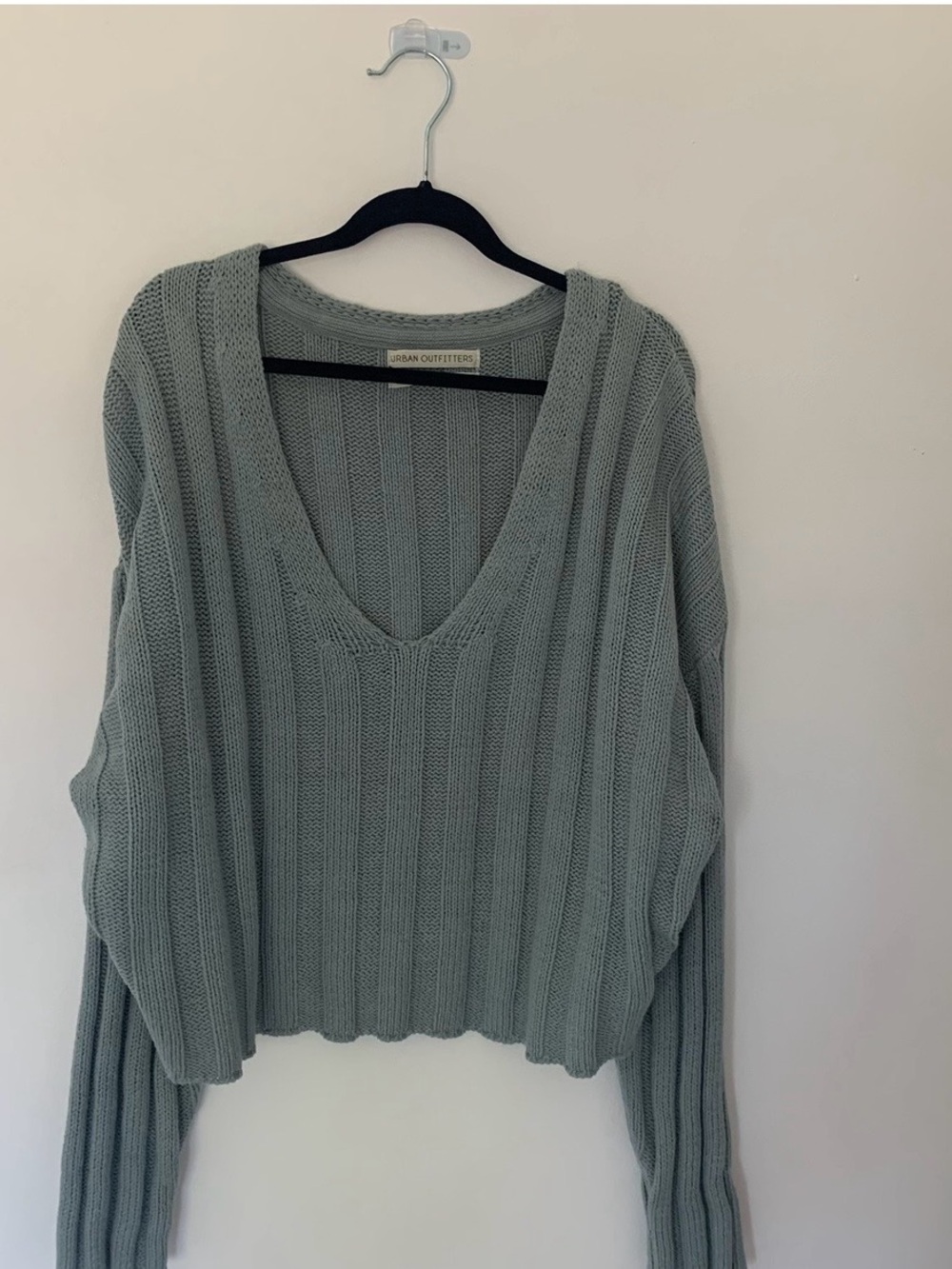 urban outfitters slightly cropped blue long sleeve ribbed vneck sweater sz S EUC